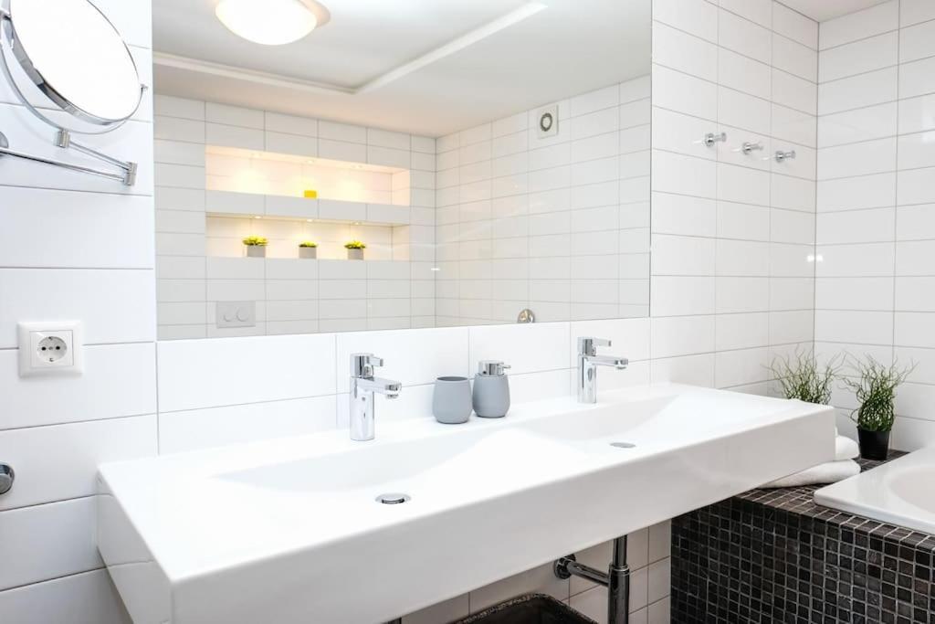 #Stayhere - Spacious Luxury Town Hall 3Bdr Apartment VNO Kültér fotó