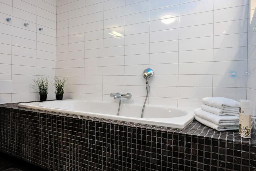 #Stayhere - Spacious Luxury Town Hall 3Bdr Apartment VNO Kültér fotó