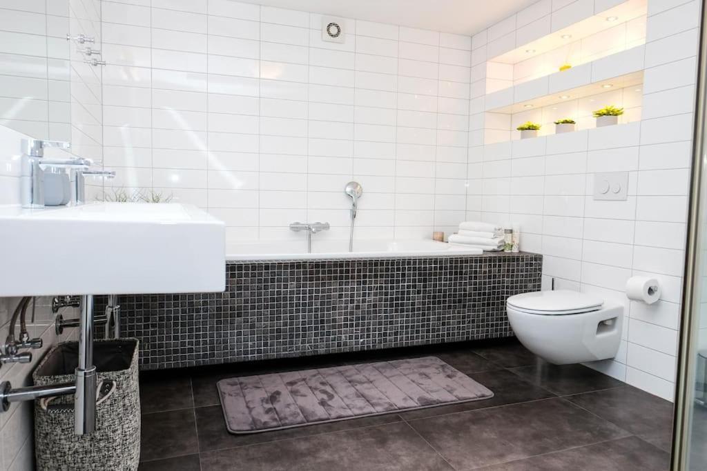 #Stayhere - Spacious Luxury Town Hall 3Bdr Apartment VNO Kültér fotó